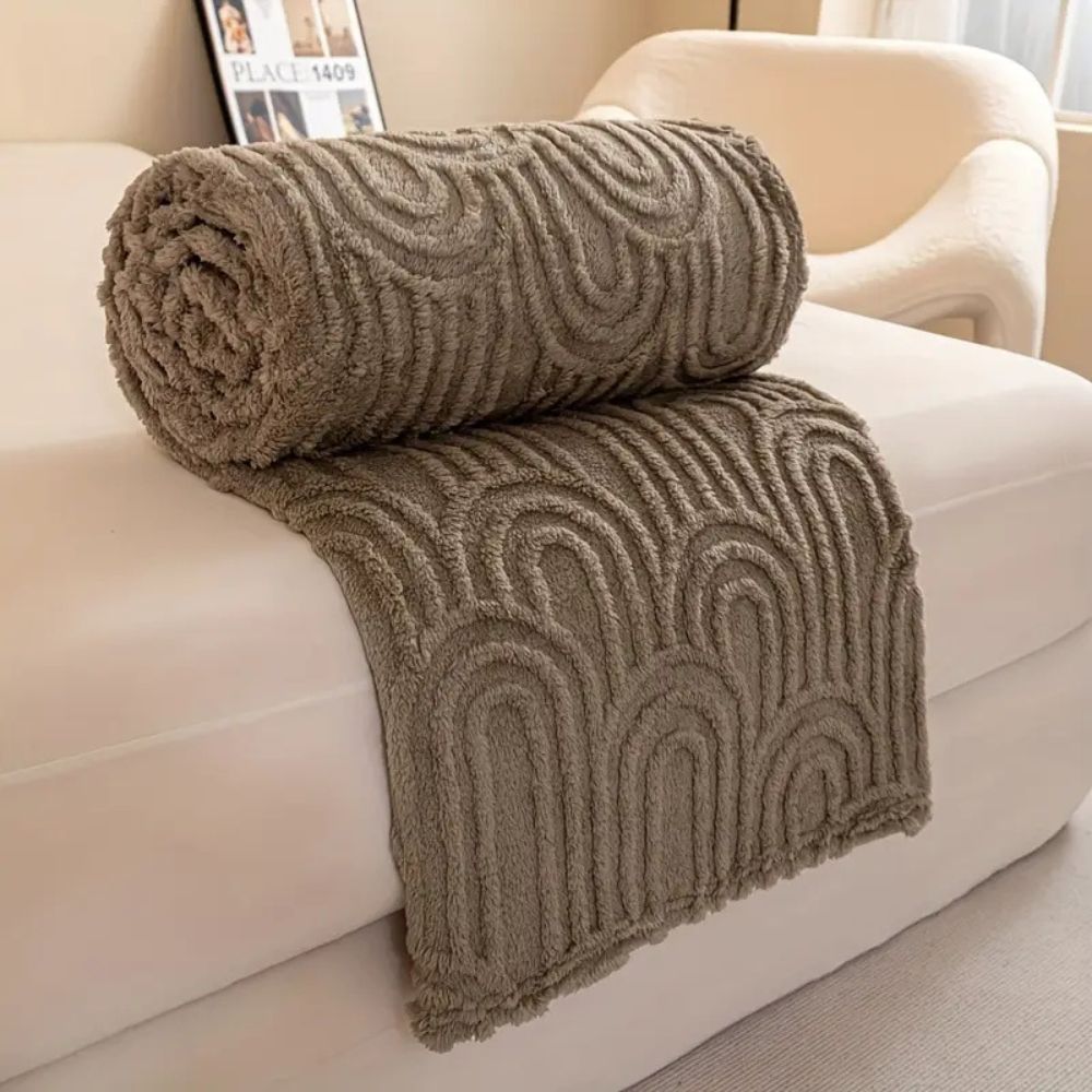 Moderne Plüschdecke für Zuhause aus Mikrofaser – Grace Hawthorne