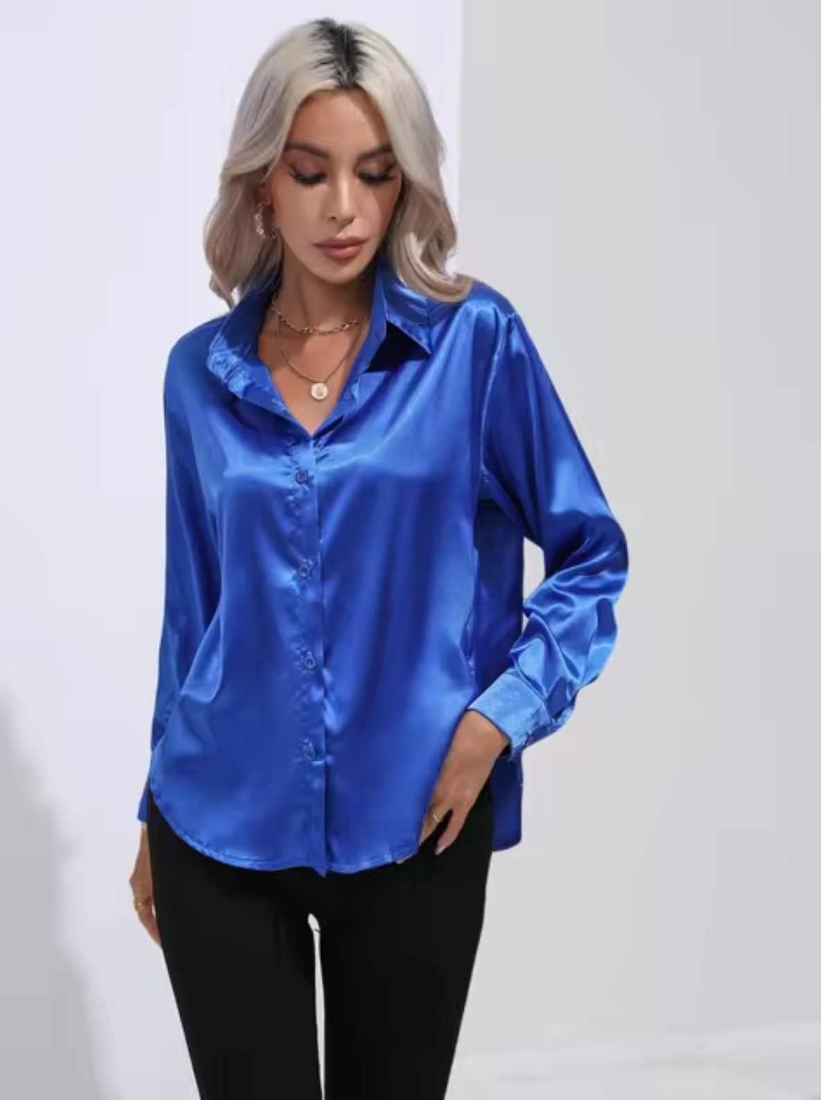 Clara | Elegant blus i satin med långa ärmar