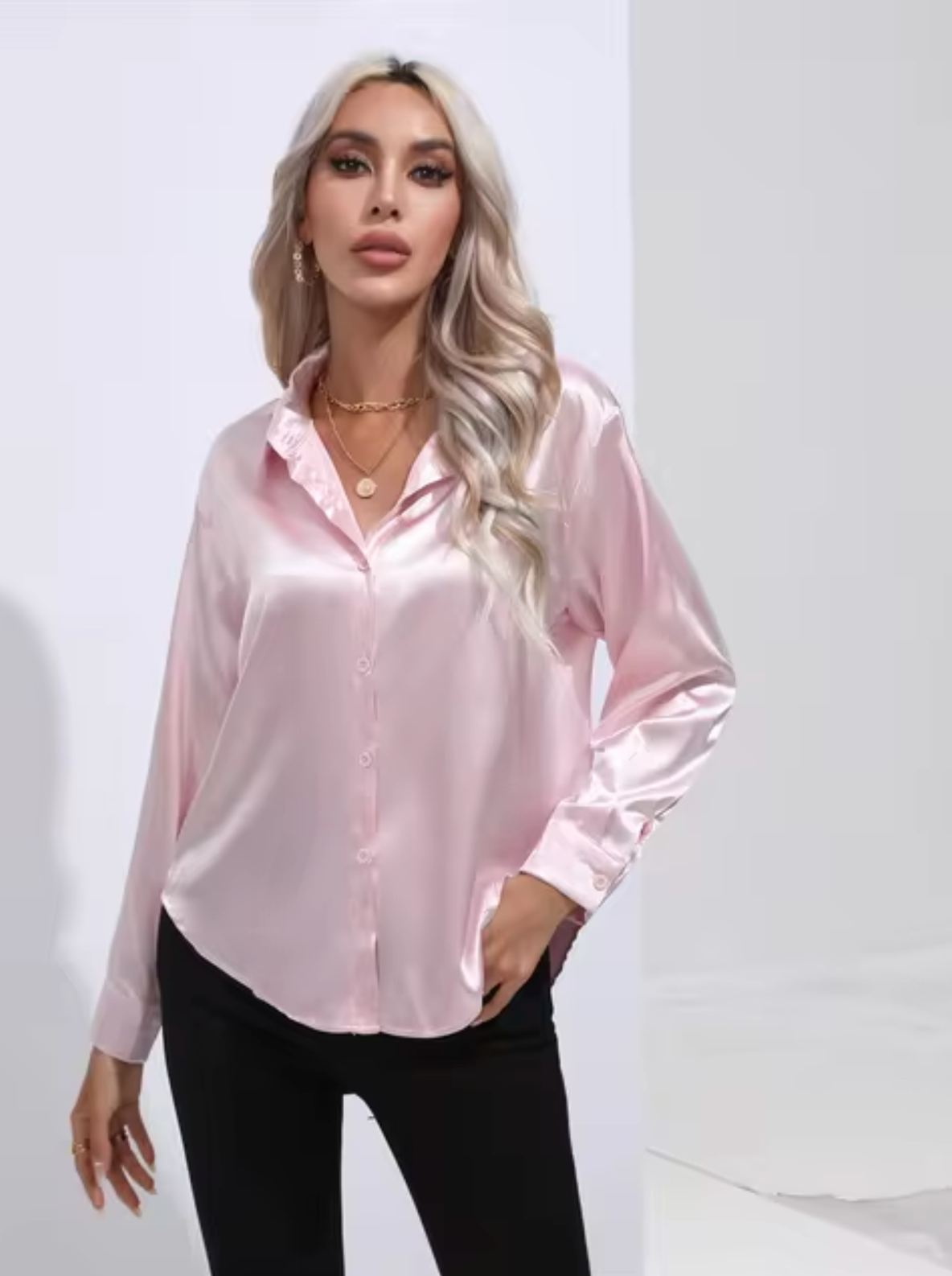 Clara | Elegant blus i satin med långa ärmar