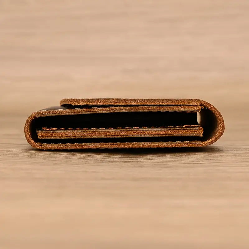 Lucas | Vintage bifold resväska i nötläder med tryckknapp