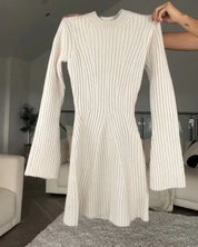 GUINEVERE | Elegant långärmad klänning