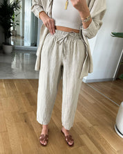 AMY | Bekväm blus med knappar och byxset