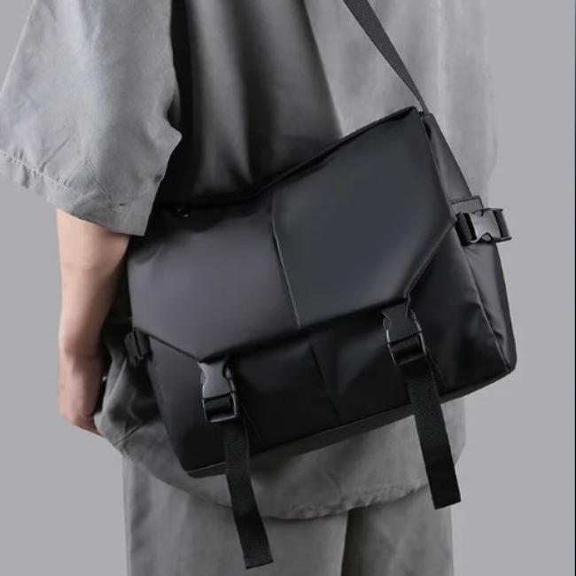 Mason | Vattentålig läder crossbody messenger- och resväska