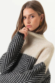 Damen Rollkragenpullover Oversized mit Fischgrätmuster Komfortabler Strickpullover für Herbst und Winter 4