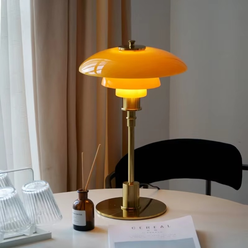 Dänische Designer-LED-Tischleuchte 1