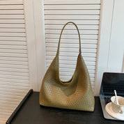 Elegante Damenhandtasche aus stilvollem, strapazierfähigem Leder 10