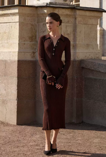Elegantes Midikleid mit Knopfdetails für Frauen – Zeitloses Design für formelle Anlässe 2