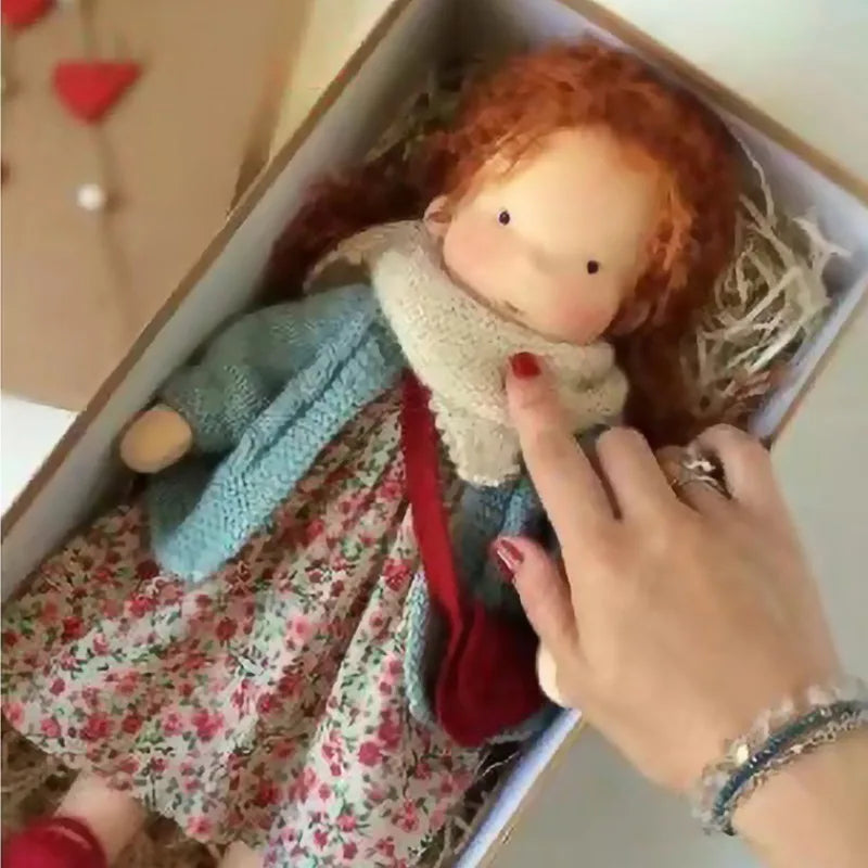 Elise | Handgefertigte Waldorf-Plüschpuppe – Weiches Baumwollspielzeug mit Stoffbox | Süß & Kuschelig | Für Kindergeburtstage & täglichen Spielspaß 12