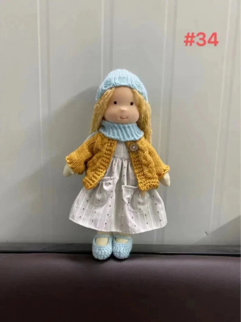 Elise | Handgefertigte Waldorf-Plüschpuppe – Weiches Baumwollspielzeug mit Stoffbox | Süß & Kuschelig | Für Kindergeburtstage & täglichen Spielspaß 5