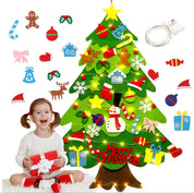FeltJoy | Dekorativer Weihnachtsbaum für die Wand mit hängenden Filzornamenten 1