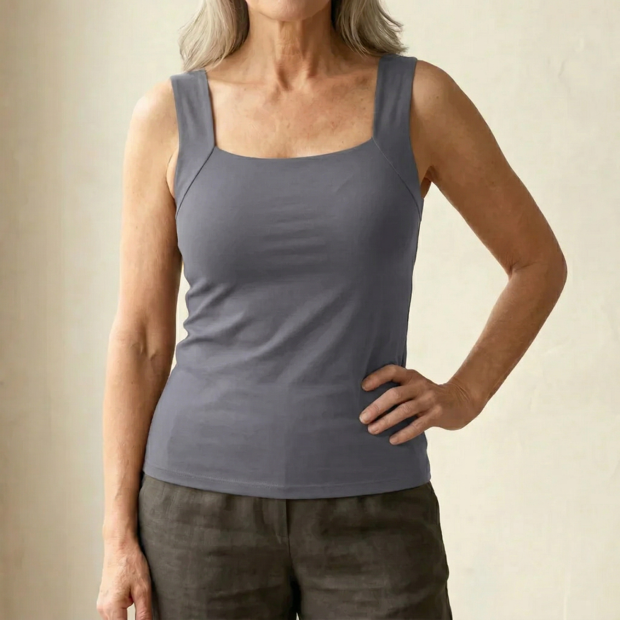 Giulia | Atmungsaktives Tanktop mit integriertem BH für Damen 15