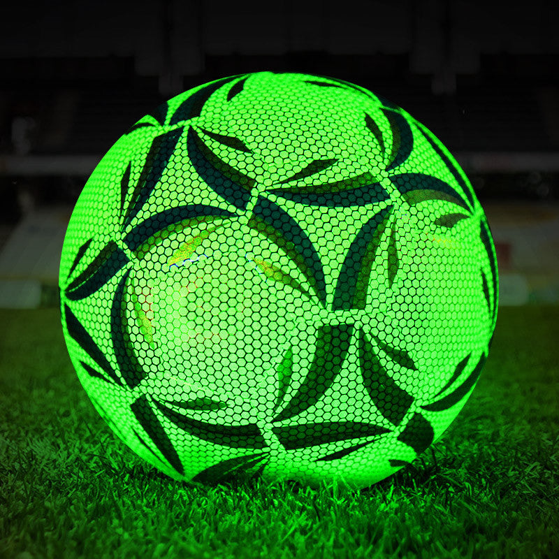 GlowKick Football – Reflektierend & Strapazierfähig 1