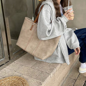 Handtasche Damen Minimalistische Umhängetasche mit Geräumigem Innenfach und Stilvollen Details 1