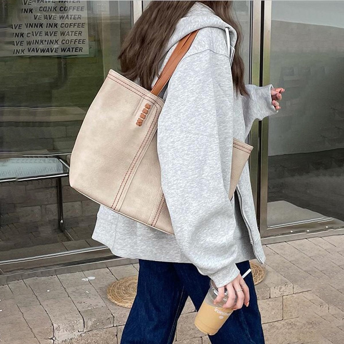 Handtasche Damen Minimalistische Umhängetasche mit Geräumigem Innenfach und Stilvollen Details 2