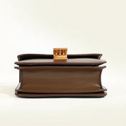 Klassische Damen-Schultertasche mit Überschlag aus echtem Leder 4