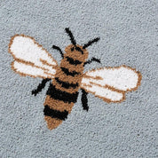 Kuschelige Decke mit Bienenmuster für Gemütlichkeit und Stil 6