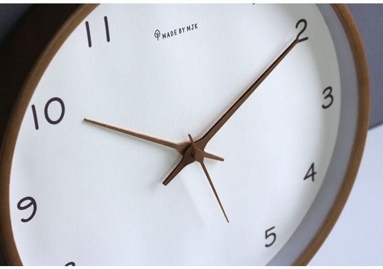 Leise analoge Wanduhr aus Massivholz 5