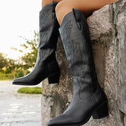Luisa | Damen Westernstiefel mit extra weitem Schaft und Stickdetails 0