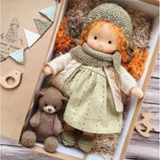 Luna | Handgefertigte Waldorf-Plüschpuppe – Weiches Baumwollspielzeug mit Stoffbox | Niedlich & Kuschelig | Für Kindergeburtstage & fantasievolles Spielen im Alltag 19