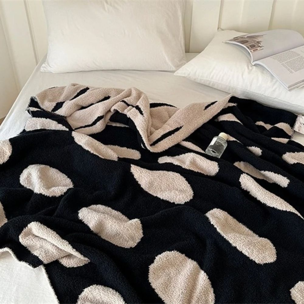 Moderne Fleece Decke für Erwachsene Warm Nylon Wendbar mit Punkten 1