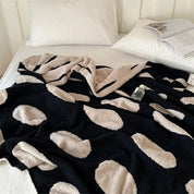Moderne Fleece Decke für Erwachsene Warm Nylon Wendbar mit Punkten 1