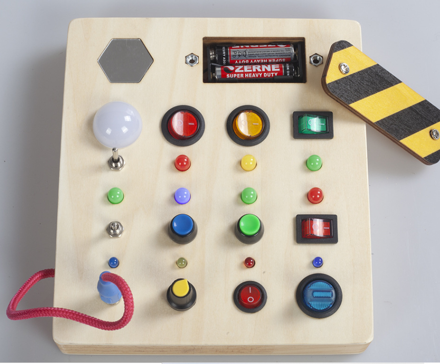 Montessori-Aktivitätsbrett aus Holz für Kinder – Interaktives Sinnesspielzeug mit Lichtern, Knöpfen und Schaltern 0