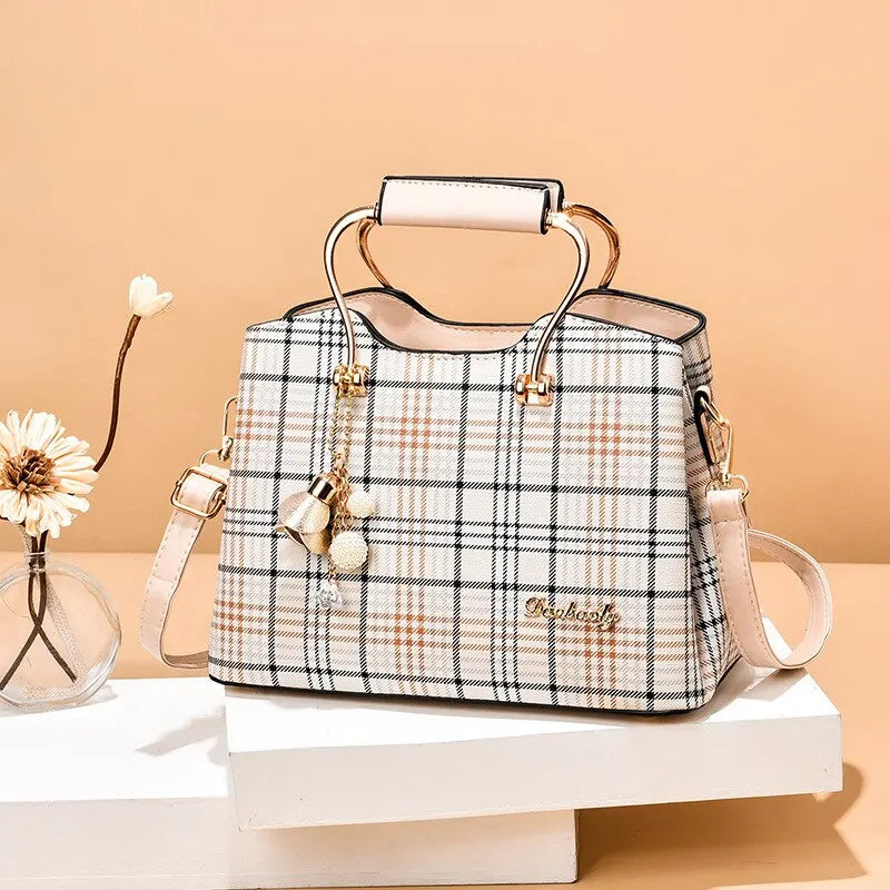 Praktische Damen-Schultertasche mit verstellbaren Trägern aus hochwertigem Kunstmaterial 0