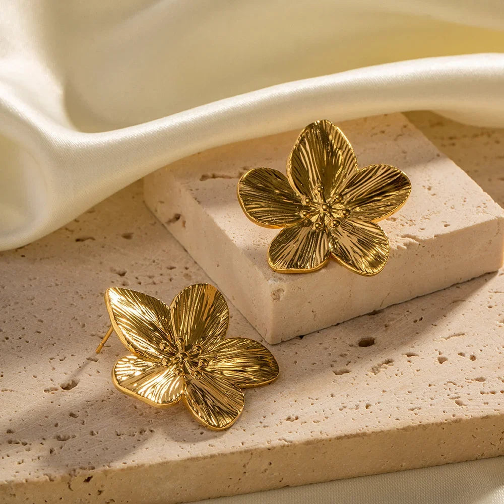 Jemilia | Eleganta vintage-blomörhängen i metall i guld