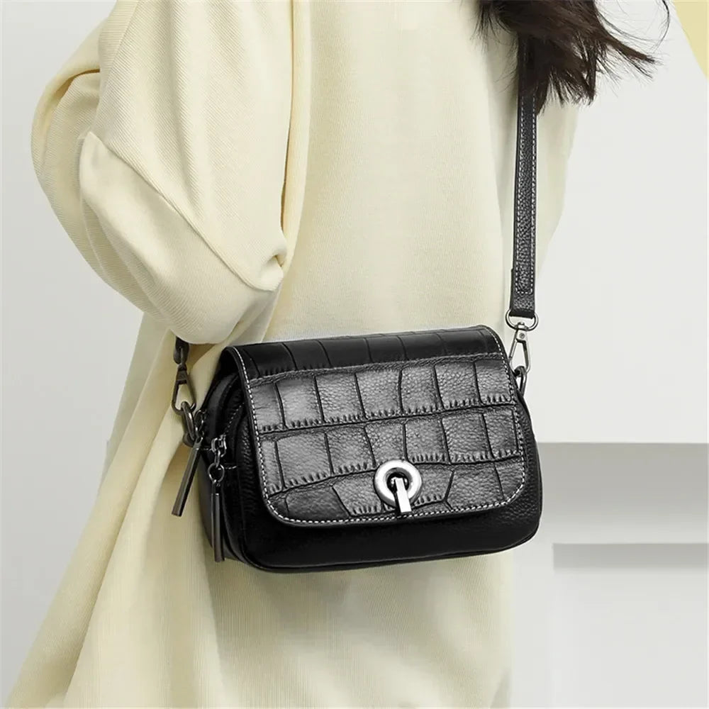 Nova | Croco-mönstrad läder crossbody mini slingväska
