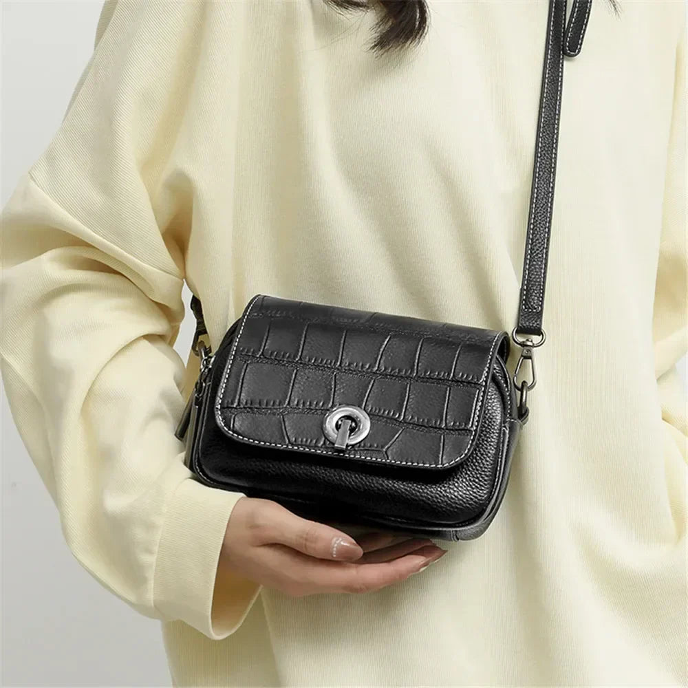 Nova | Croco-mönstrad läder crossbody mini slingväska