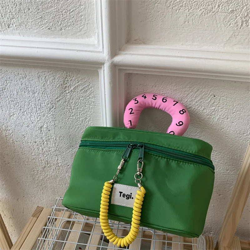 Amyra | Elegantare och mer praktisk skönhetsorganisatör