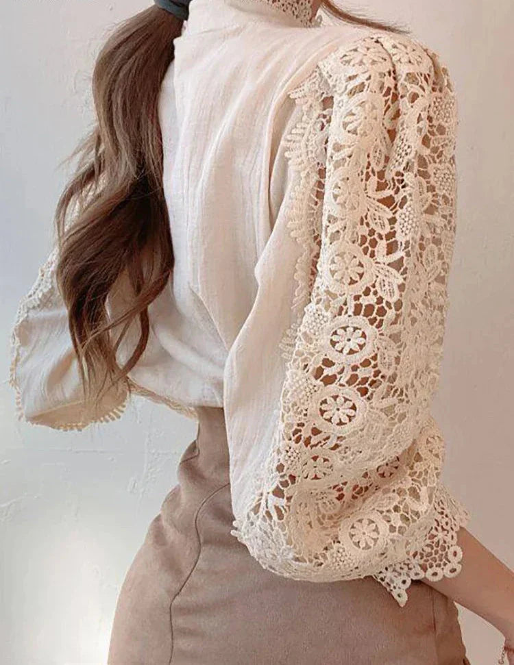 Margarett | Elegant blommig spetspolotröja