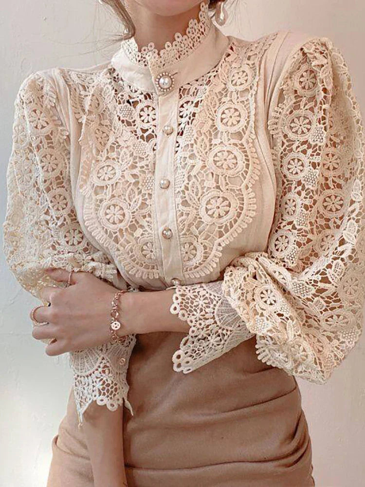 Margarett | Elegant blommig spetspolotröja
