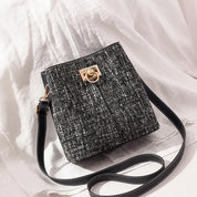 Maya | Liten färgblock crossbody sling bucket-väska