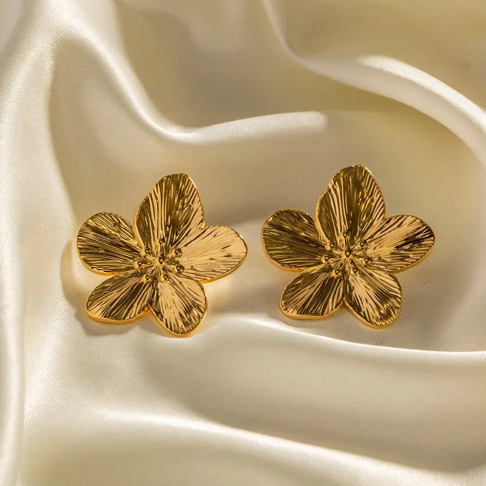 Jemilia | Eleganta vintage-blomörhängen i metall i guld