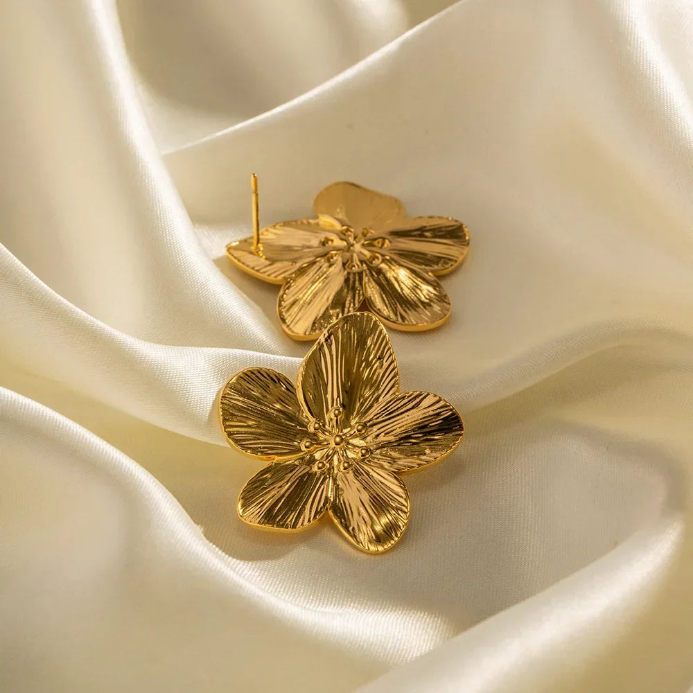 Jemilia | Eleganta vintage-blomörhängen i metall i guld