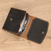 Lucas | Vintage bifold resväska i nötläder med tryckknapp