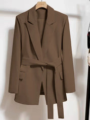 Nora | Stilren blazer med bälte för en modern look