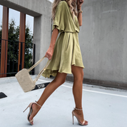 RYLEE | Lyxig satin omlottklänning
