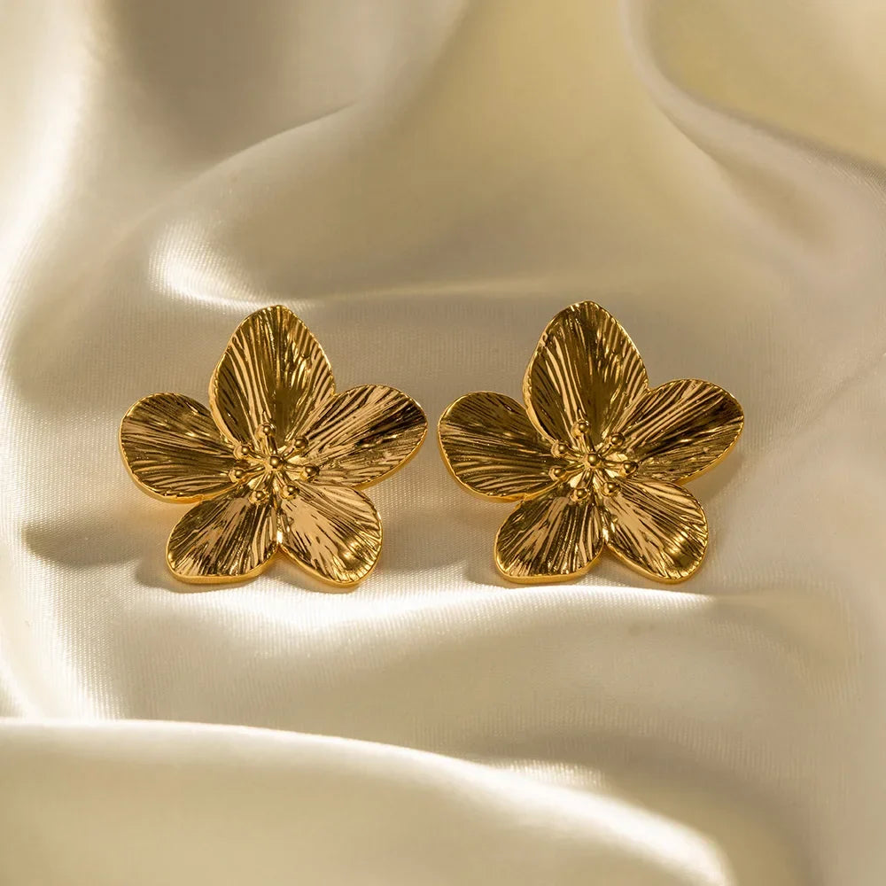 Jemilia | Eleganta vintage-blomörhängen i metall i guld