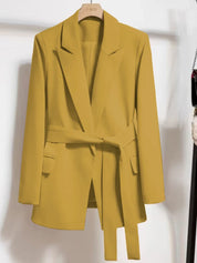 Nora | Stilren blazer med bälte för en modern look
