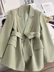 Nora | Stilren blazer med bälte för en modern look