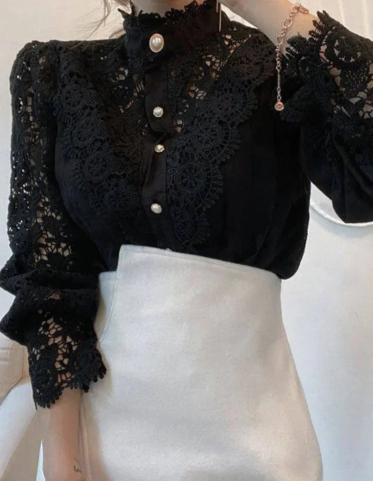 Margarett | Elegant blommig spetspolotröja