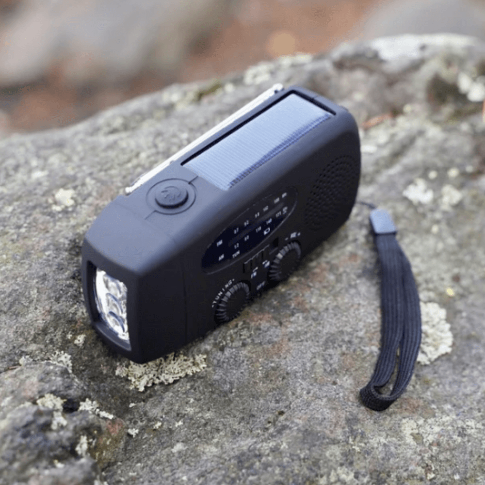 SolarWave | Multifunktionales Kurbelradio mit LED-Taschenlampe 2