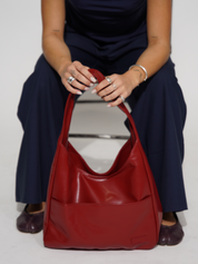 Stilvolle Damen-Schultertasche aus praktischem veganem Leder 2