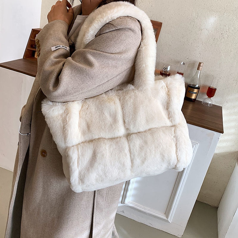 Stilvolle Plüschhandtasche für Damen – vielseitiger Stauraum – Winteraccessoire 0