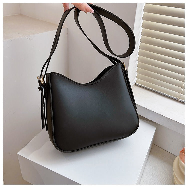 Minimalistische Damen-Umhängetasche aus elegantem veganem Leder