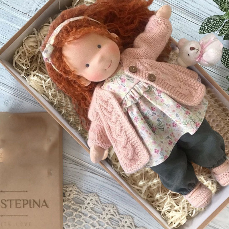 Waldora | Hochwertige, handgefertigte Waldorfpuppe für kreatives Lernen und Spielen 9