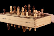 Strategio – Faltbares Schachspiel aus Holz mit Filzspielbrett