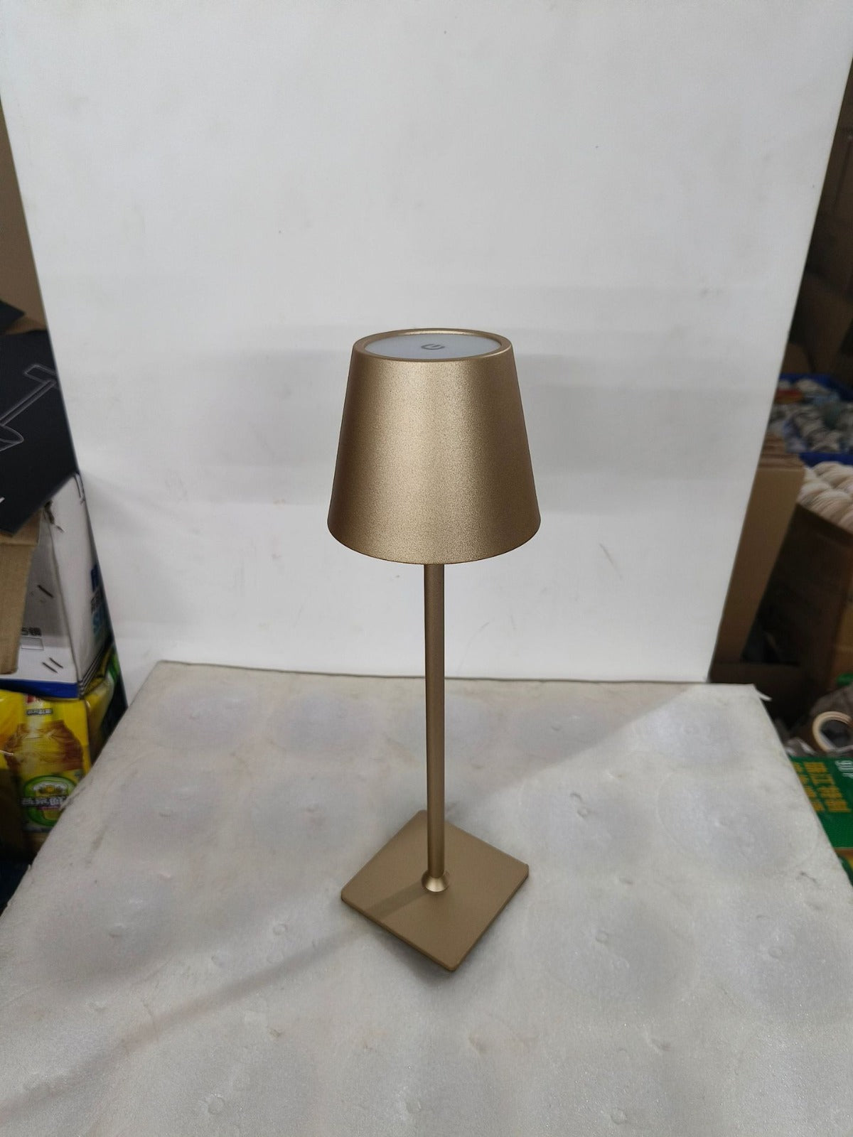 Kabellose LED-Tischlampe mit Touch-Dimmer und USB-C-Akku